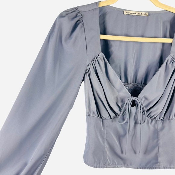 Abercrombie & Fitch Blue Cropped V Neck Top Tie Front Size XS Blouse Smocked - Picture 3 of 7